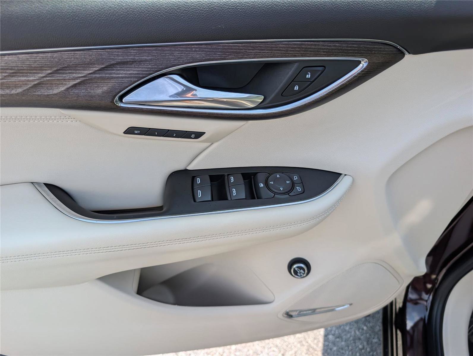 Used 2023 Buick Envision Avenir AWD/4WD image 21