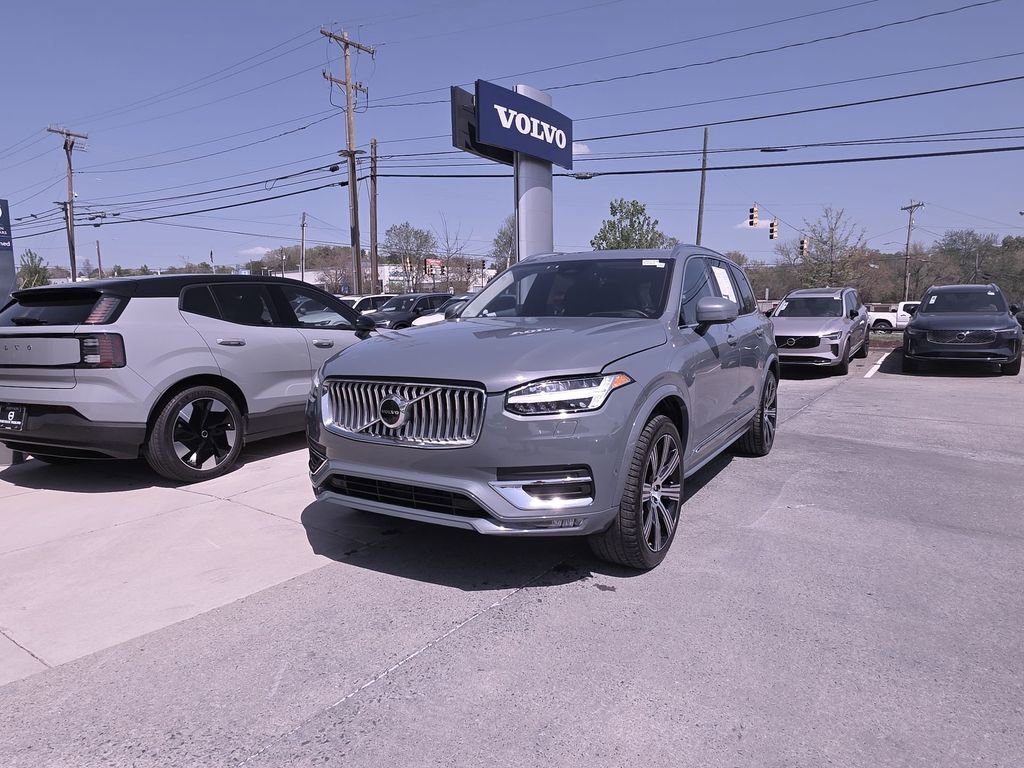 Used 2023 Volvo XC90 B6 Ultimate w/ Protection Package AWD/4WD image 4