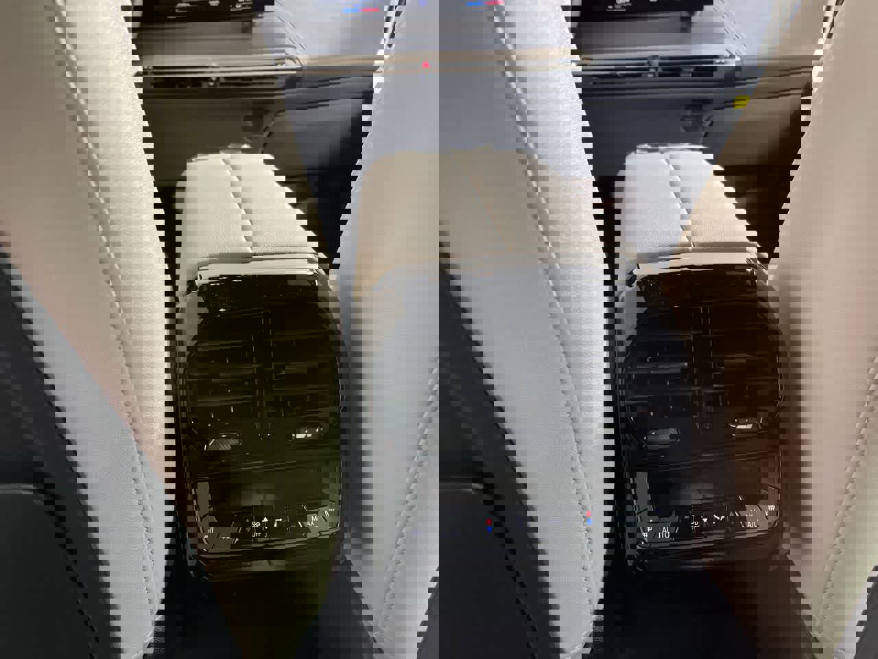 New 2022 BMW iX xDrive50 w/ Convenience Package image 24