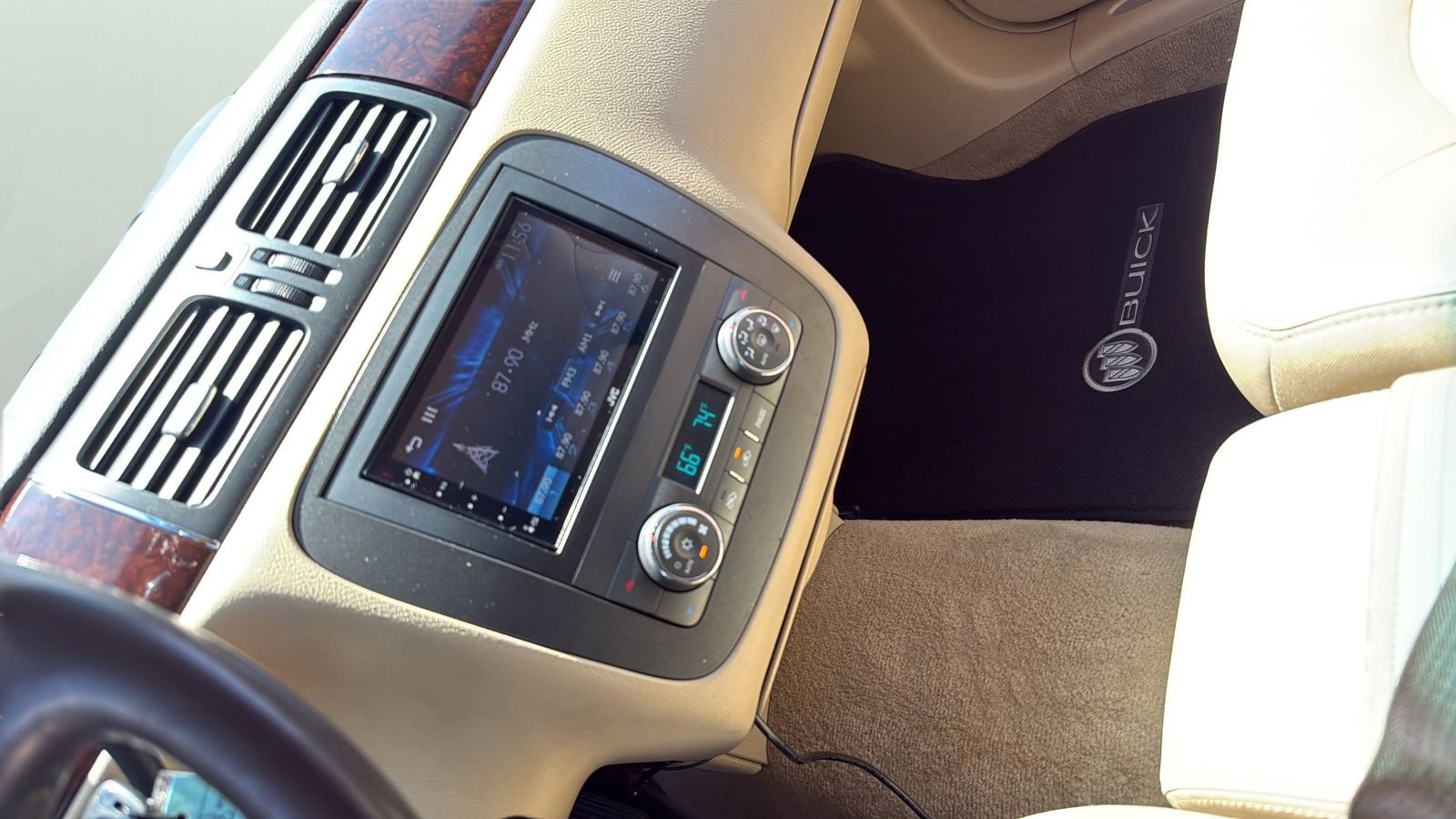Used 2011 Buick Lucerne CXL w/ Driver Confidence Package FWD image 17