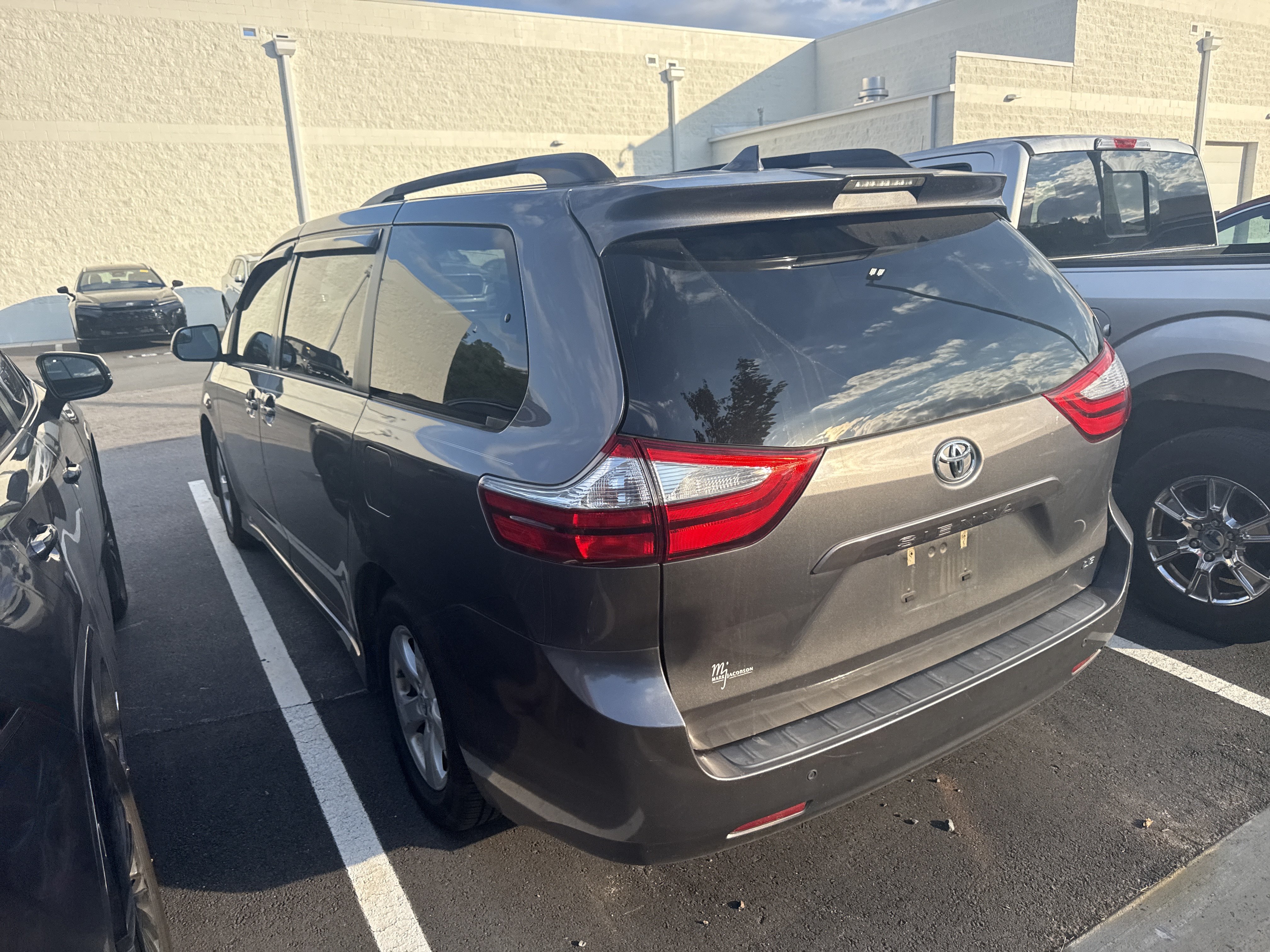 Used 2019 Toyota Sienna LE FWD image 42