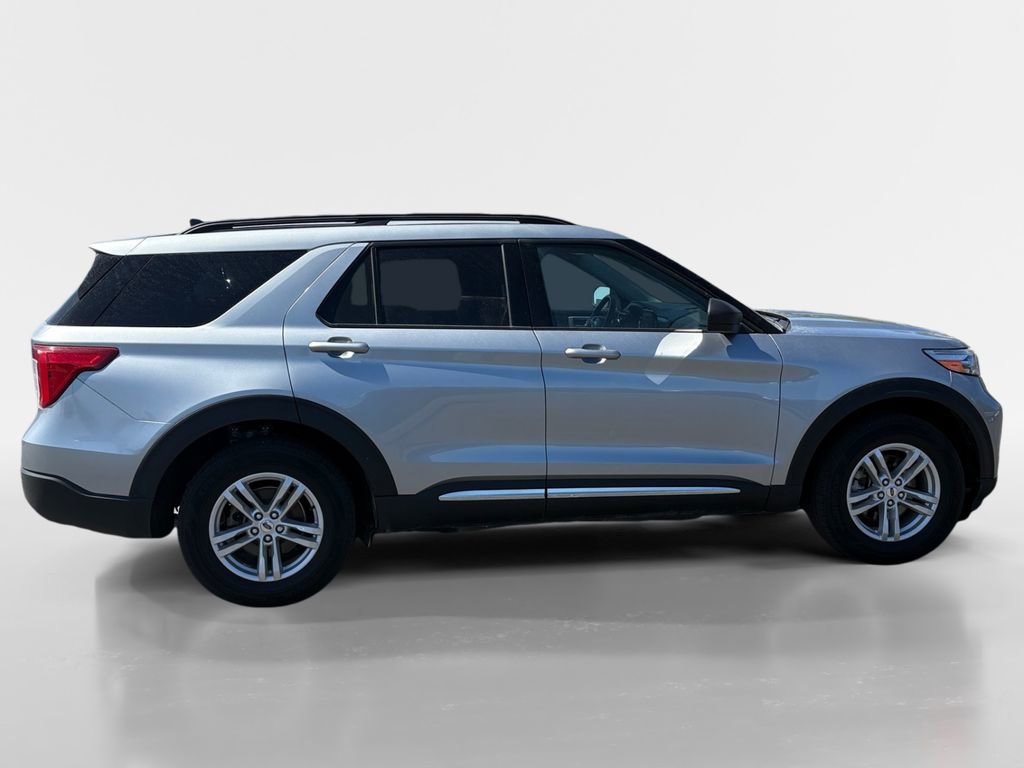 Used 2023 Ford Explorer XLT w/ Equipment Group 202A AWD/4WD image 7
