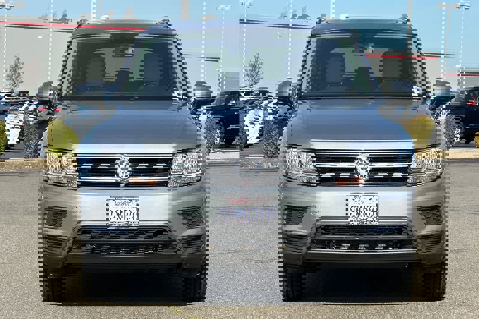 Used 2021 Volkswagen Tiguan SE w/ Panoramic Sunroof Package image 10