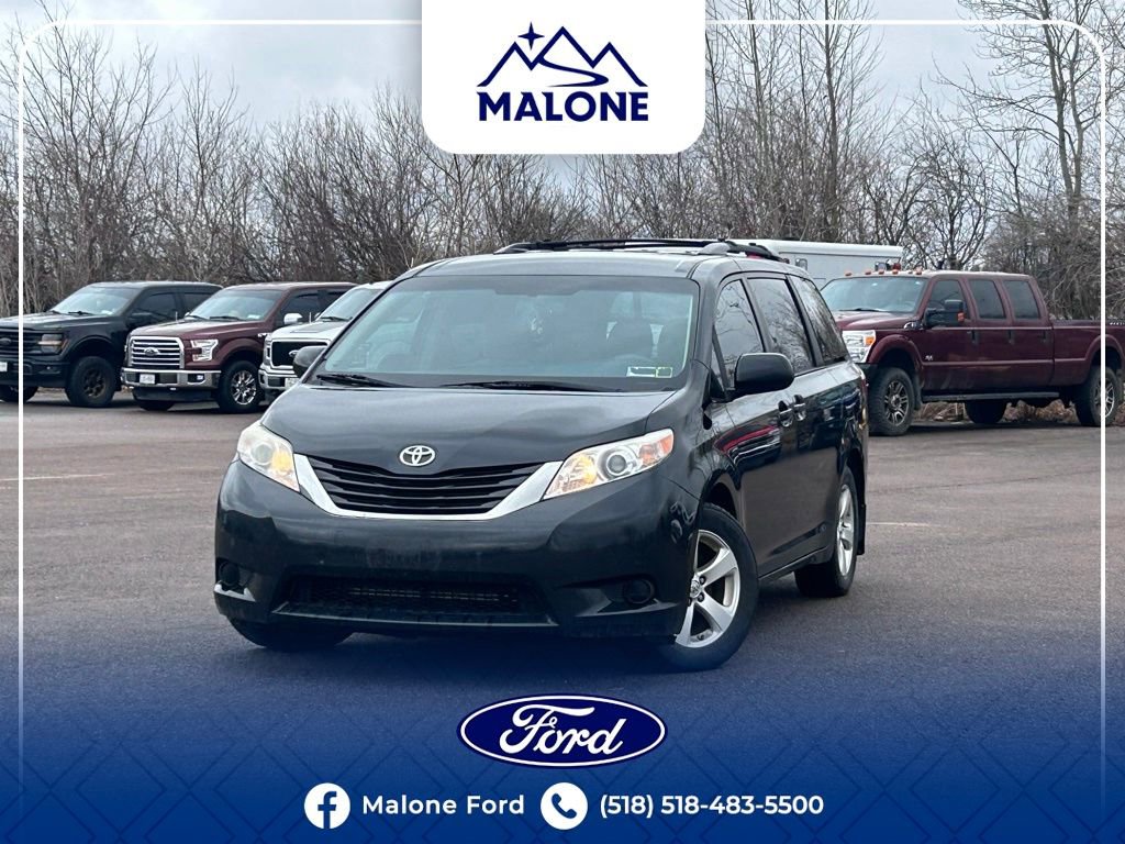 Used 2017 Toyota Sienna LE w/ Outdoor Package