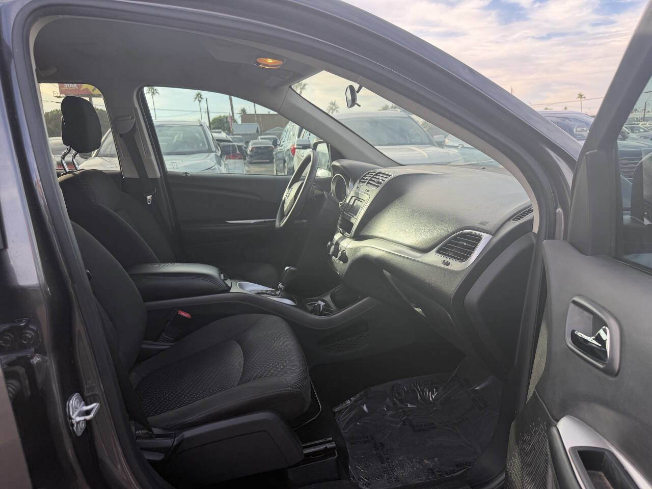 Used 2018 Dodge Journey SE image 28