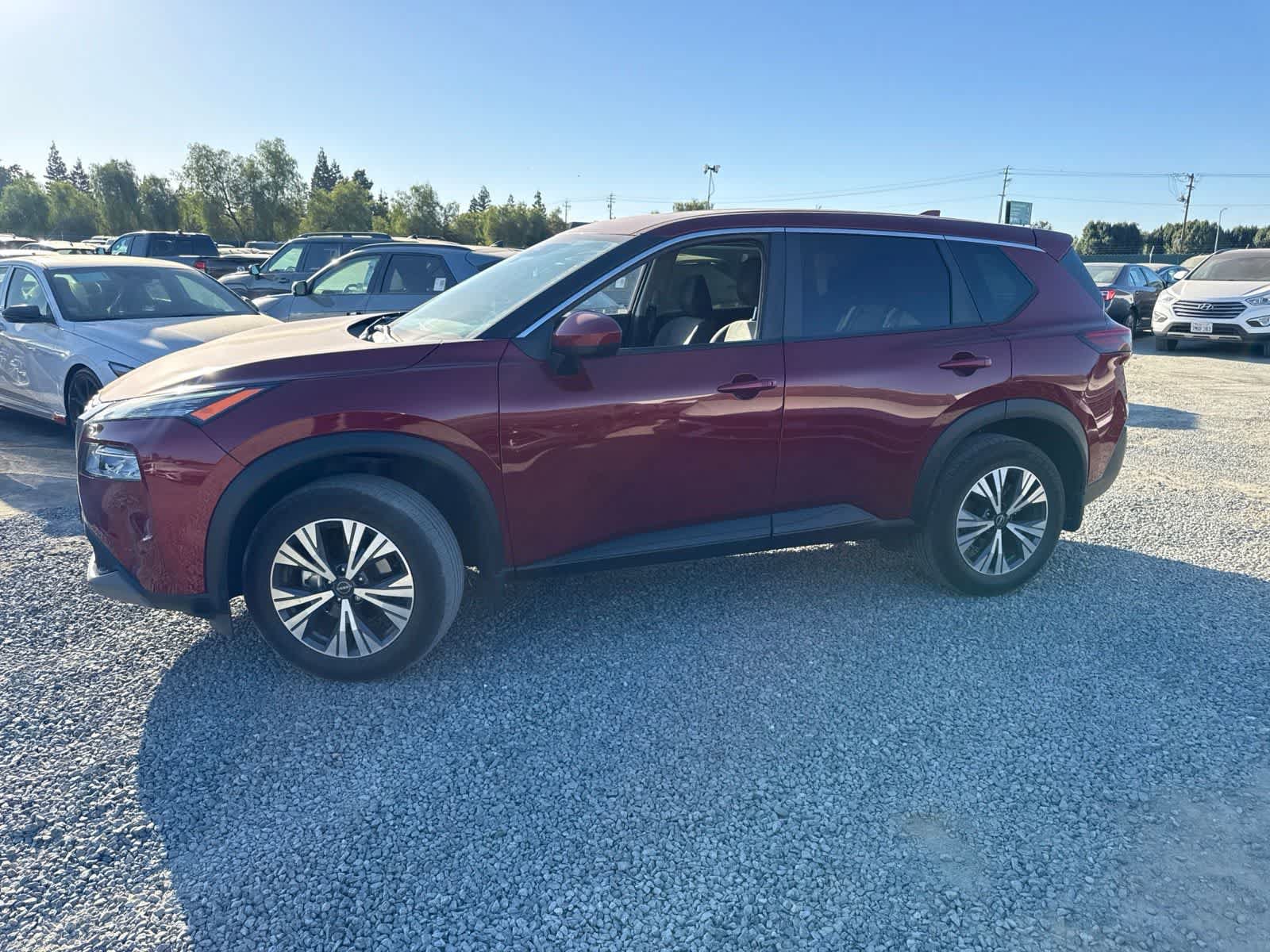 Used 2023 Nissan Rogue SV FWD image 8