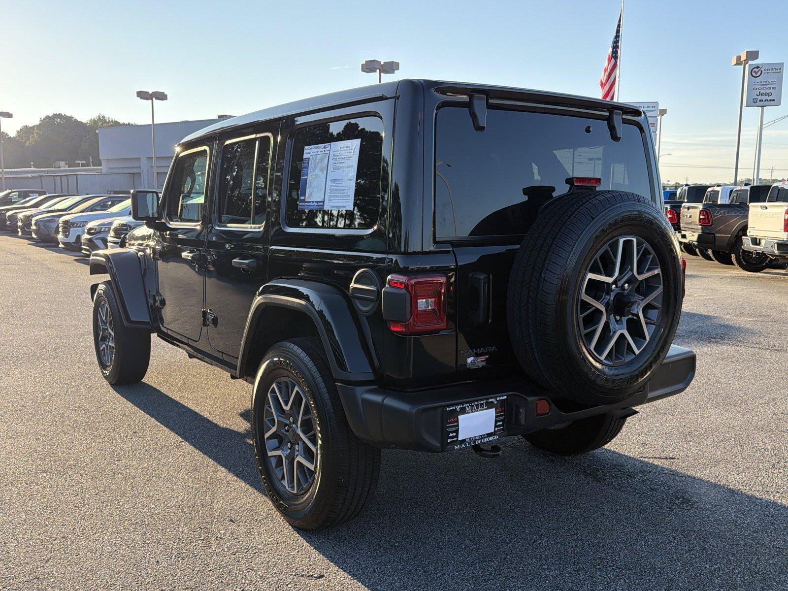 Used 2025 Jeep Wrangler Unlimited Sahara AWD/4WD image 7
