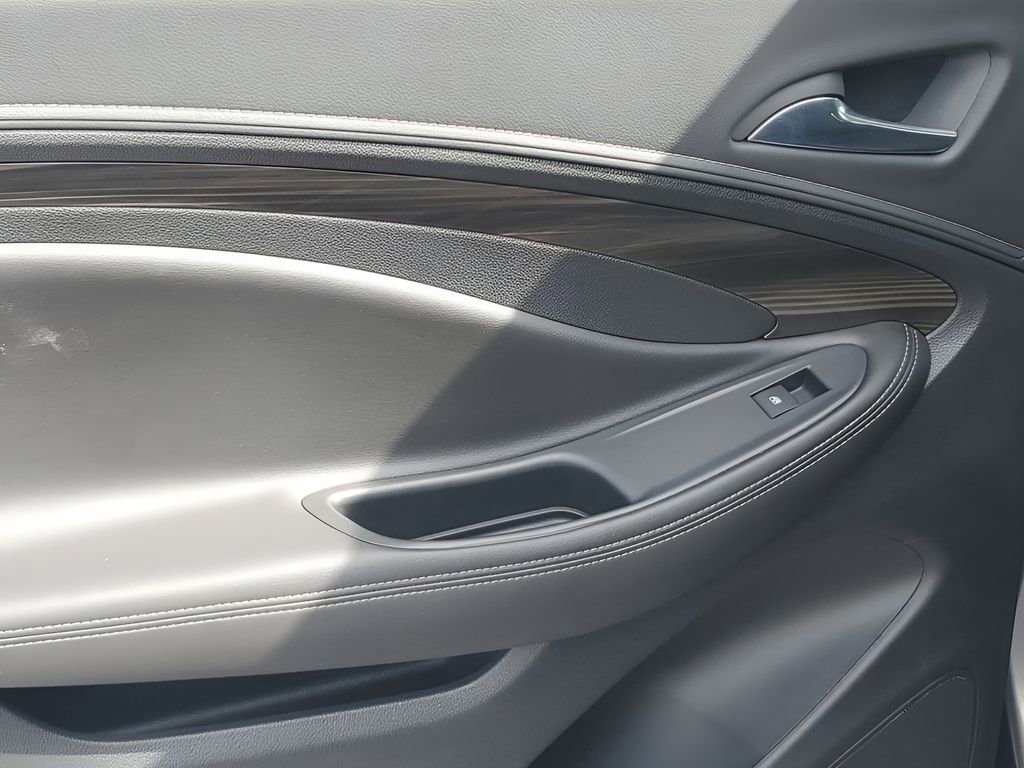 Used 2020 Buick Envision Essence image 43