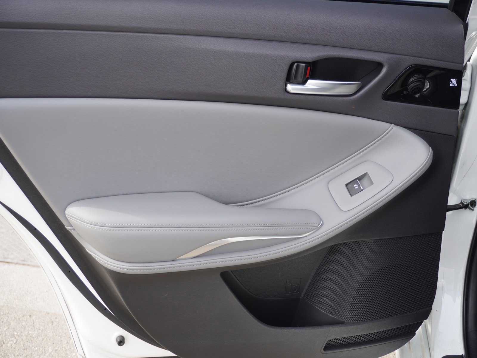 Used 2021 Toyota Avalon XLE w/ Moonroof Package image 11