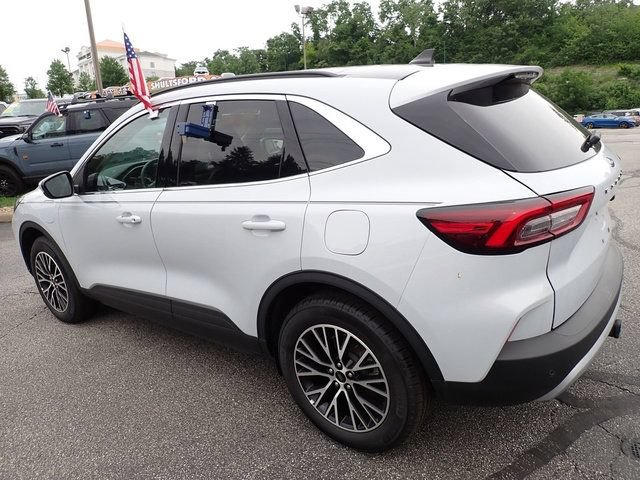 New 2025 Ford Escape SE w/ Class II Trailer Tow Package FWD image 3