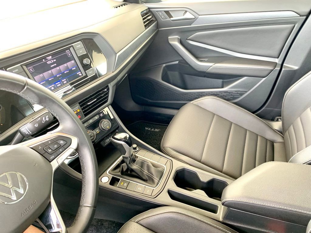 Used 2024 Volkswagen Jetta SE image 37