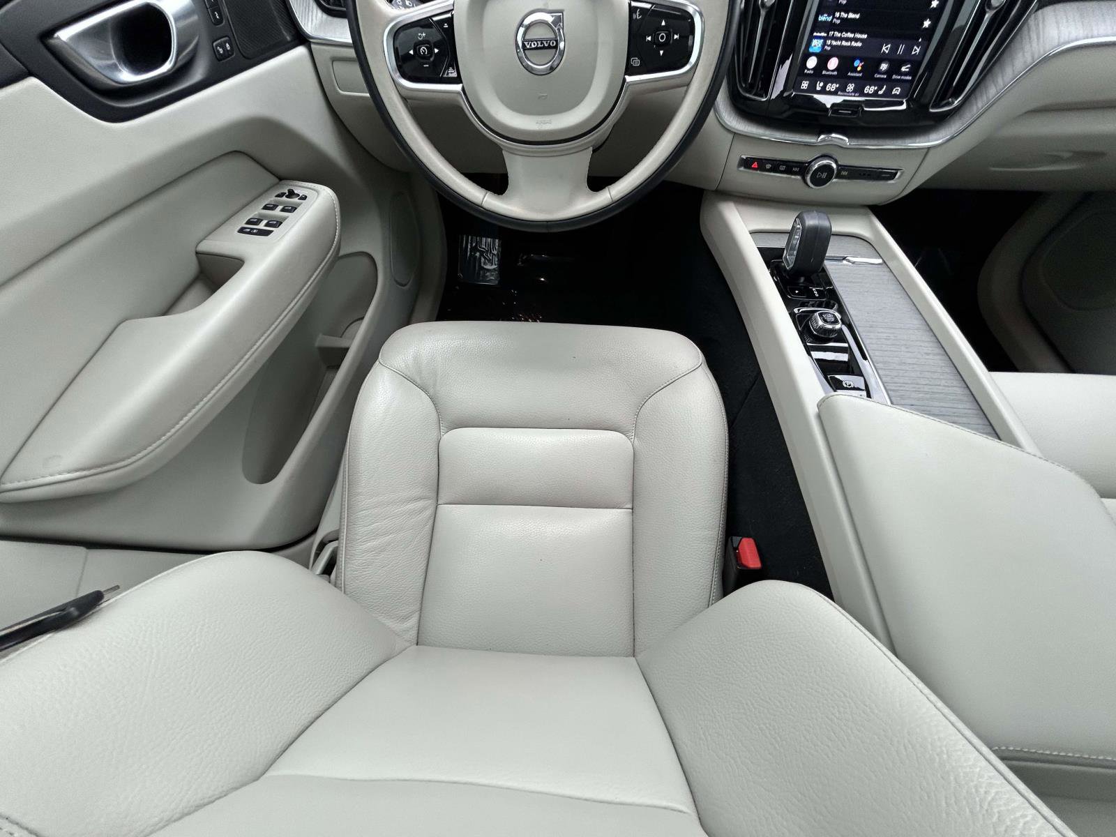 Certified 2024 Volvo XC60 B5 Plus w/ Climate Package image 15