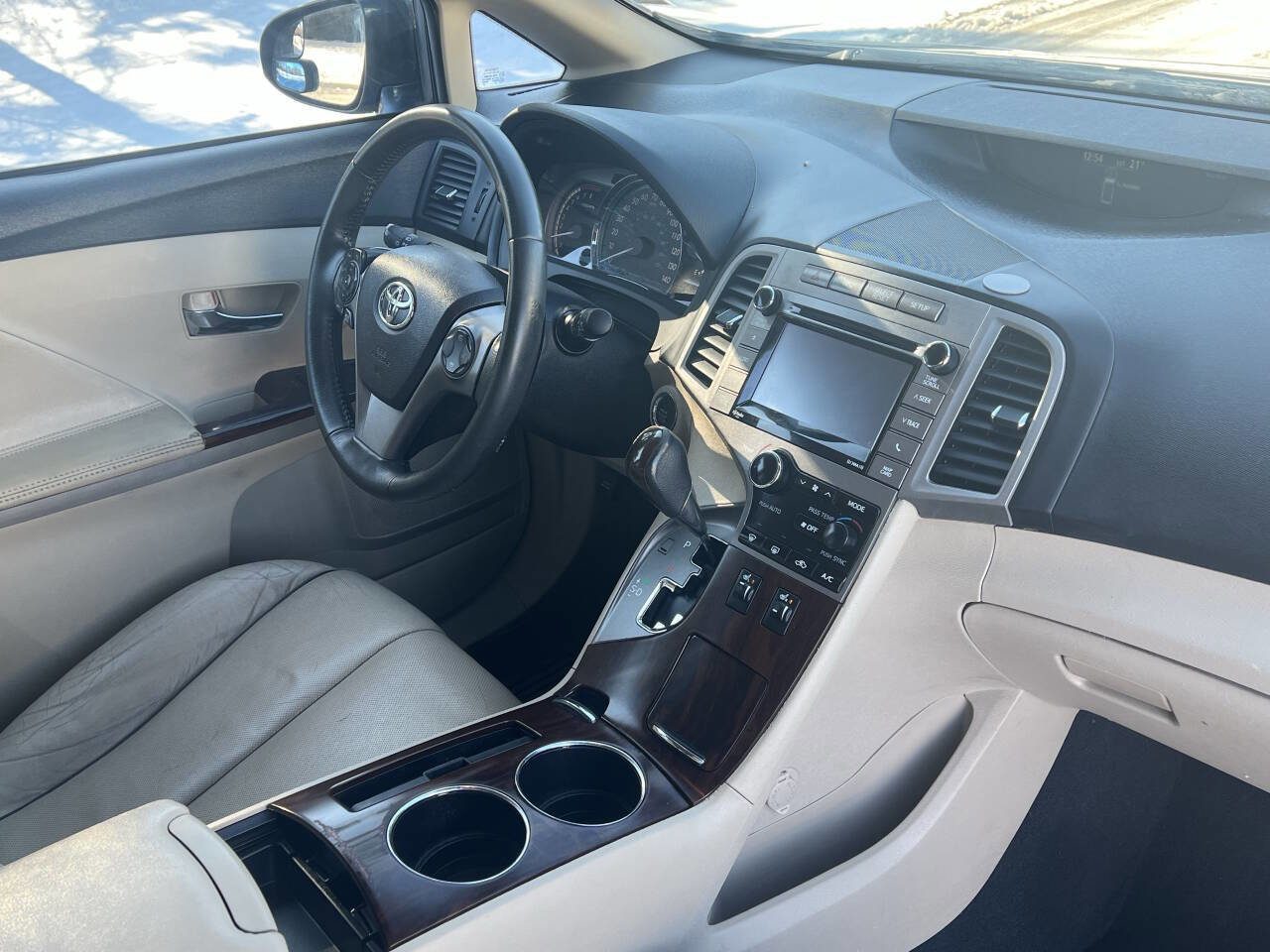 Used 2015 Toyota Venza XLE image 27