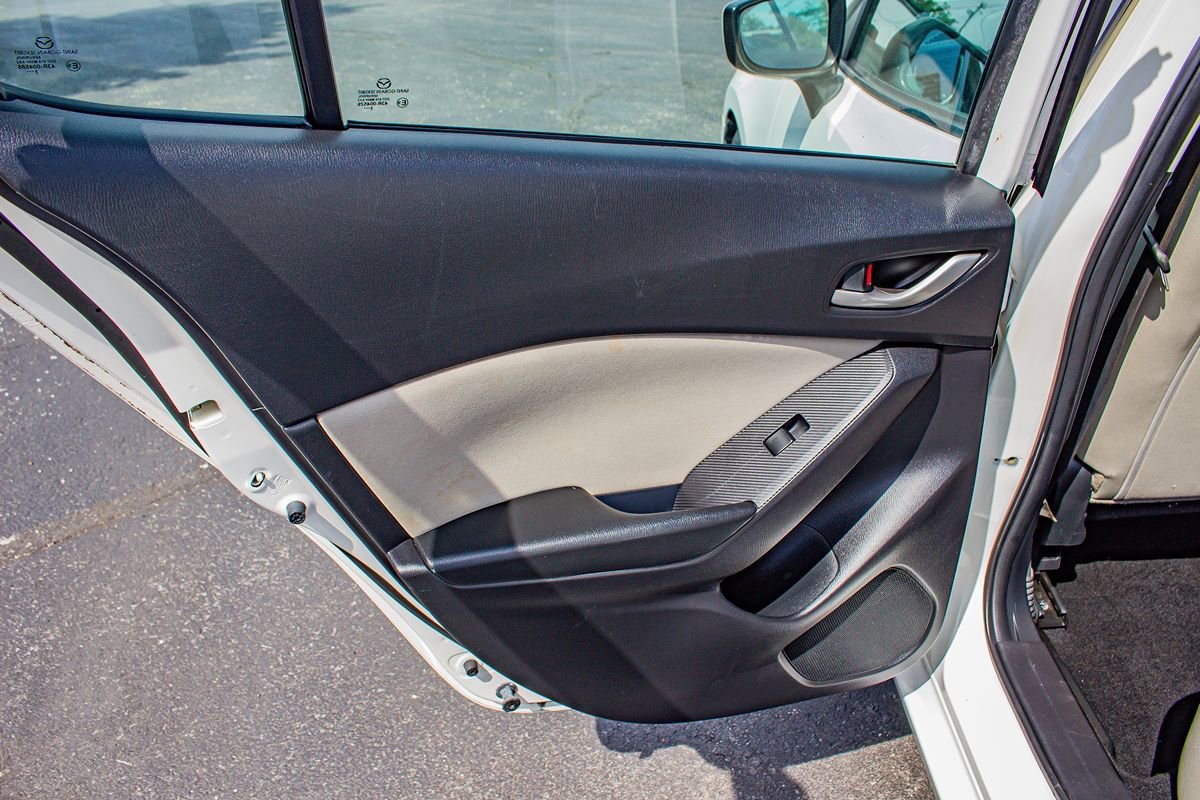 Used 2016 MAZDA MAZDA3 i Sport FWD image 15