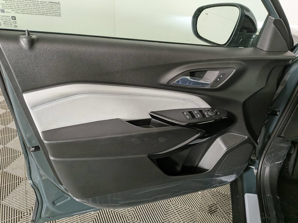 New 2026 Chevrolet Trax LT w/ Driver Confidence Package FWD image 14