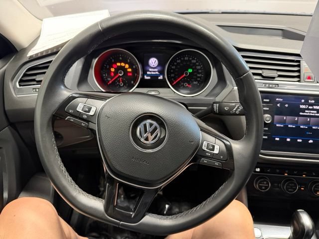 Used 2020 Volkswagen Tiguan SE w/ 3rd Row Seat Package AWD/4WD image 33