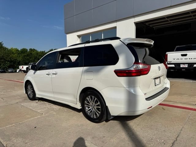 Used 2018 Toyota Sienna XLE Premium FWD image 5