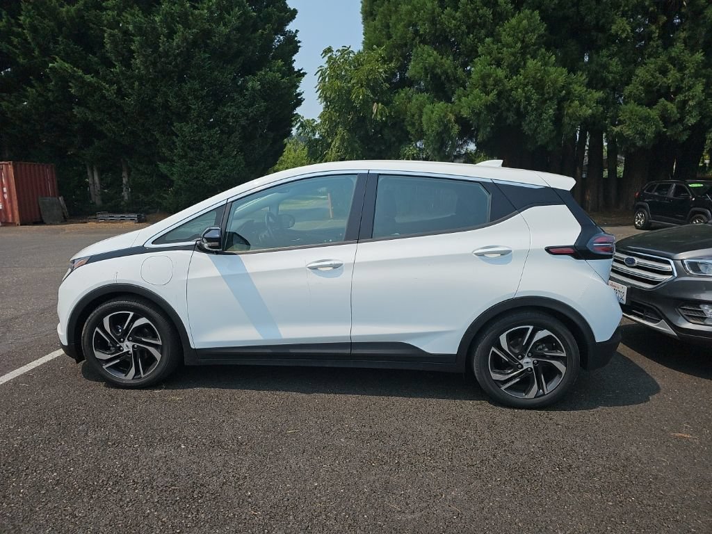 Used 2022 Chevrolet Bolt LT w/ Infotainment Package FWD image 3