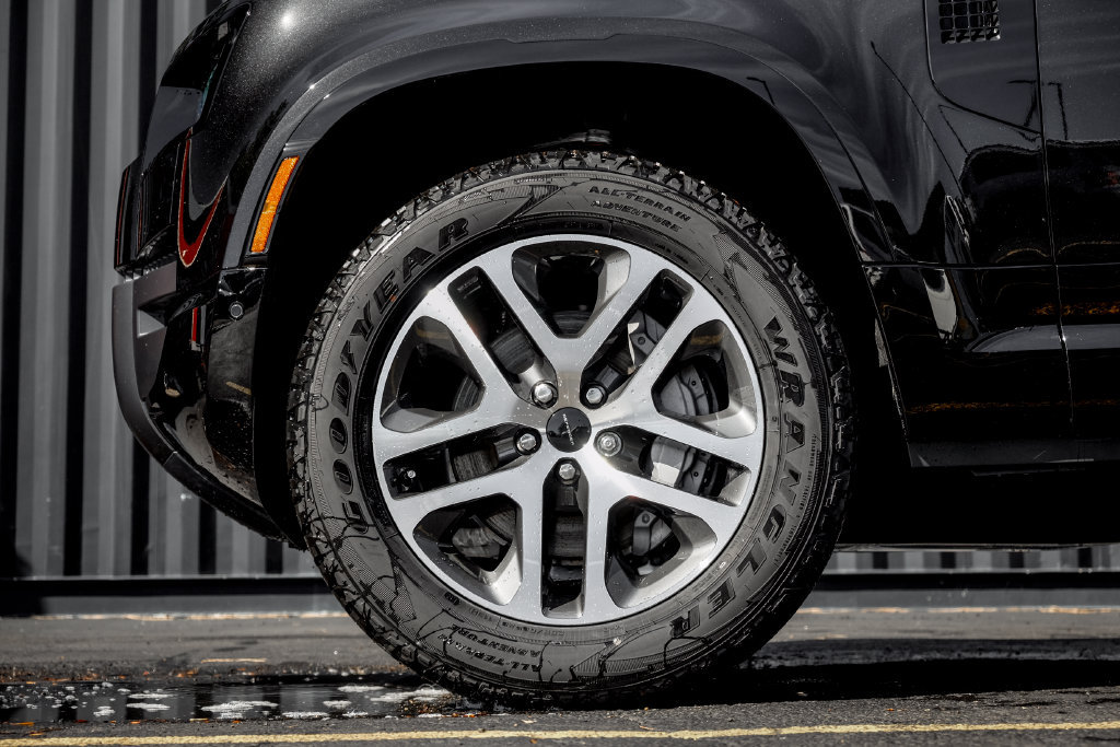 New 2026 Land Rover Defender 110 X-Dynamic SE AWD/4WD image 4