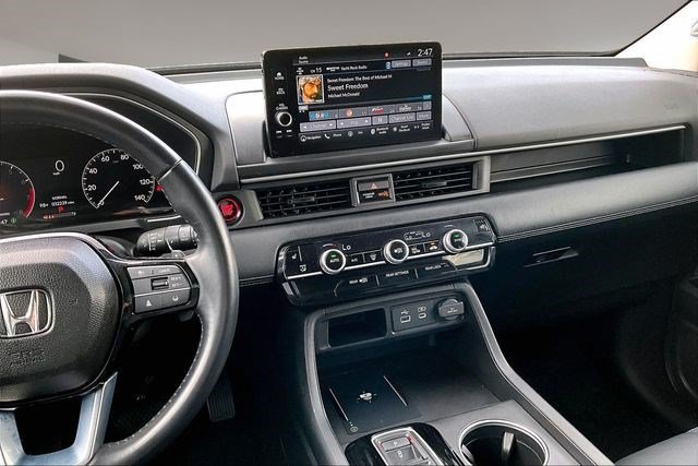 Certified 2025 Honda Pilot Touring image 9