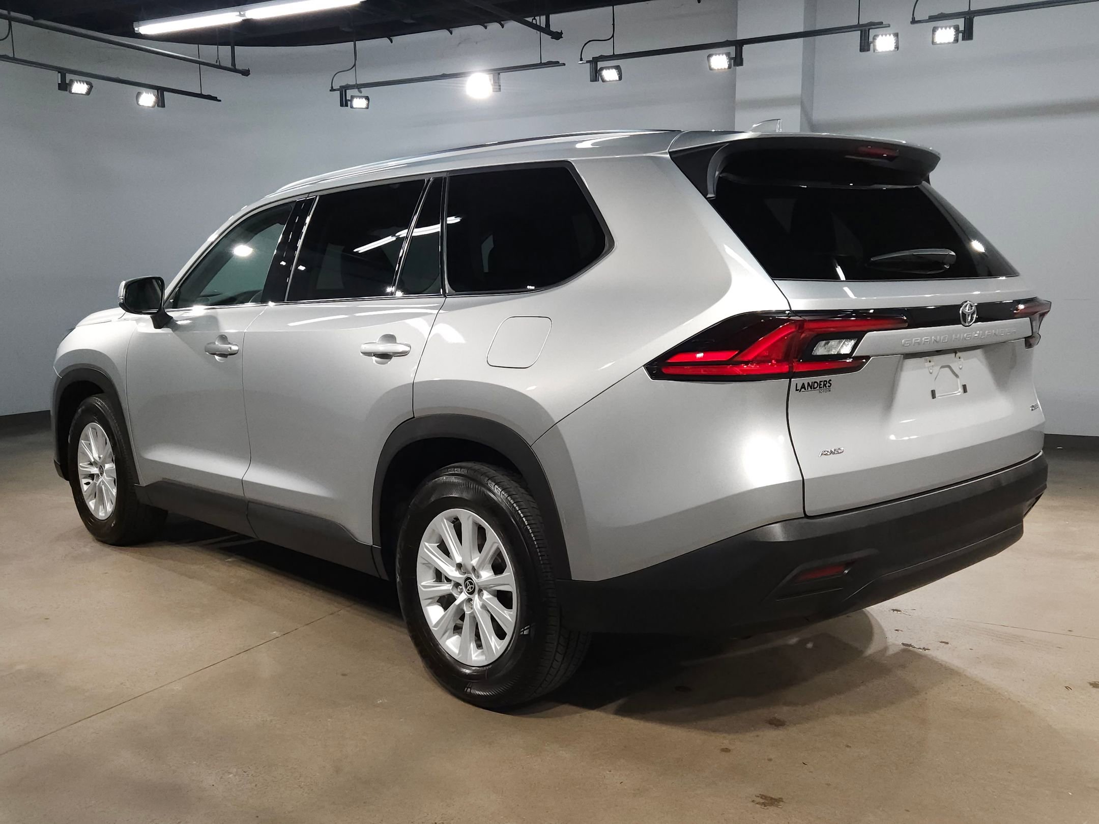 Used 2025 Toyota Grand Highlander AWD image 5