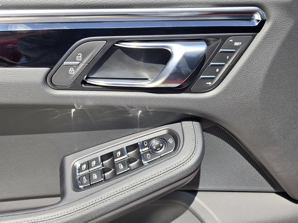 New 2026 Porsche Macan AWD/4WD image 17