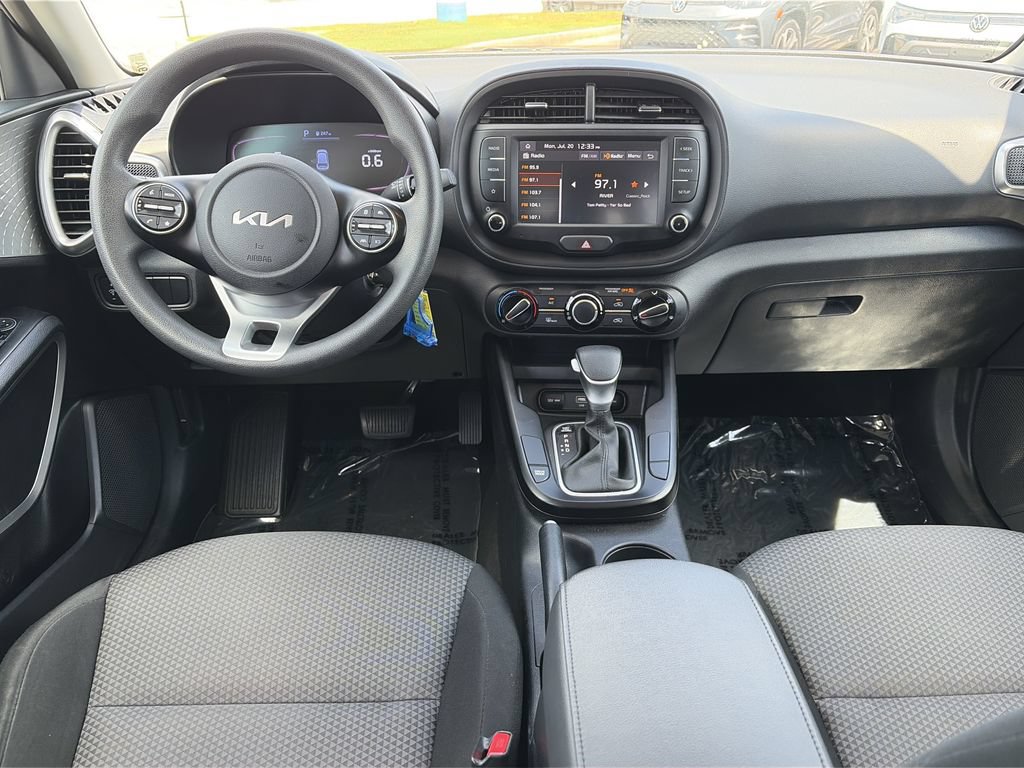 Used 2024 Kia Soul LX w/ Option Group 015 FWD image 2