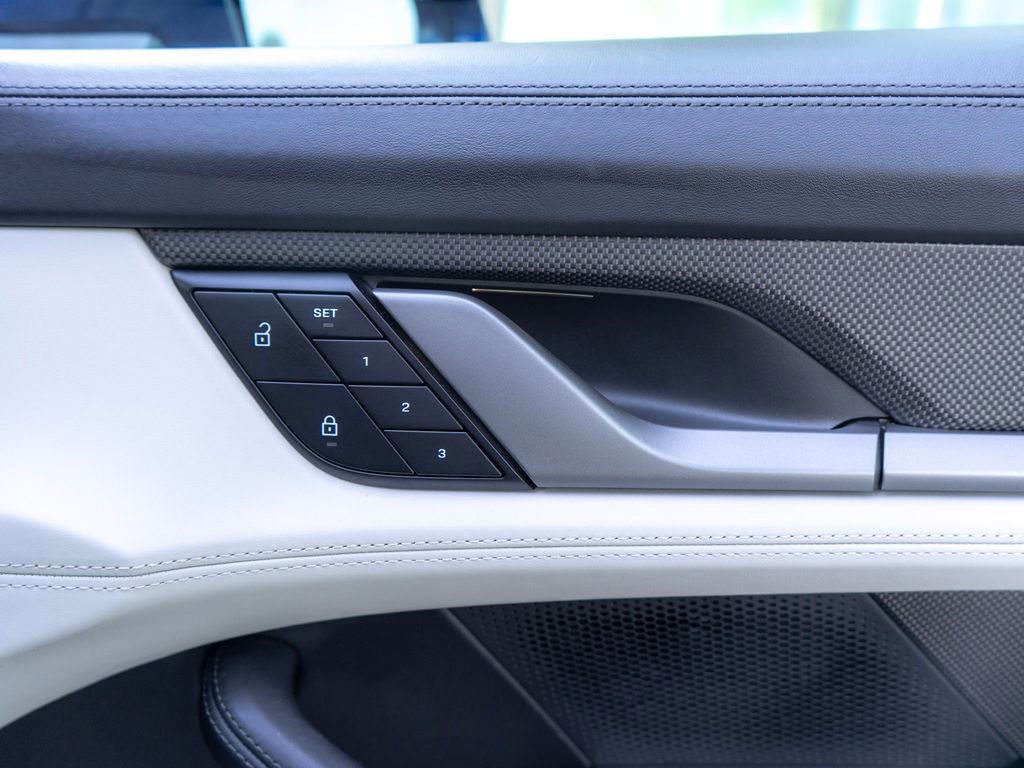 Used 2022 Porsche Taycan Turbo S image 33