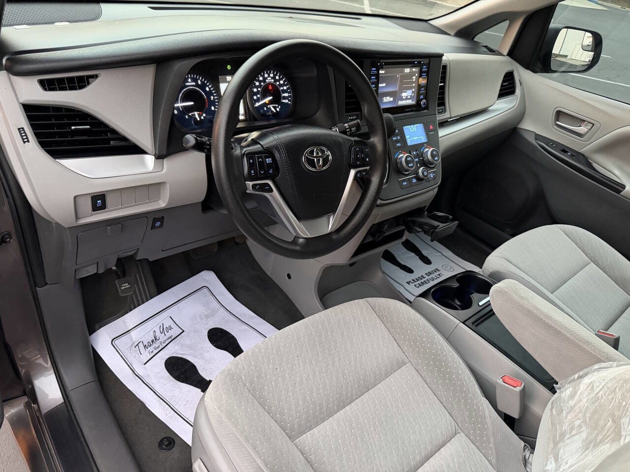 Used 2020 Toyota Sienna LE image 27