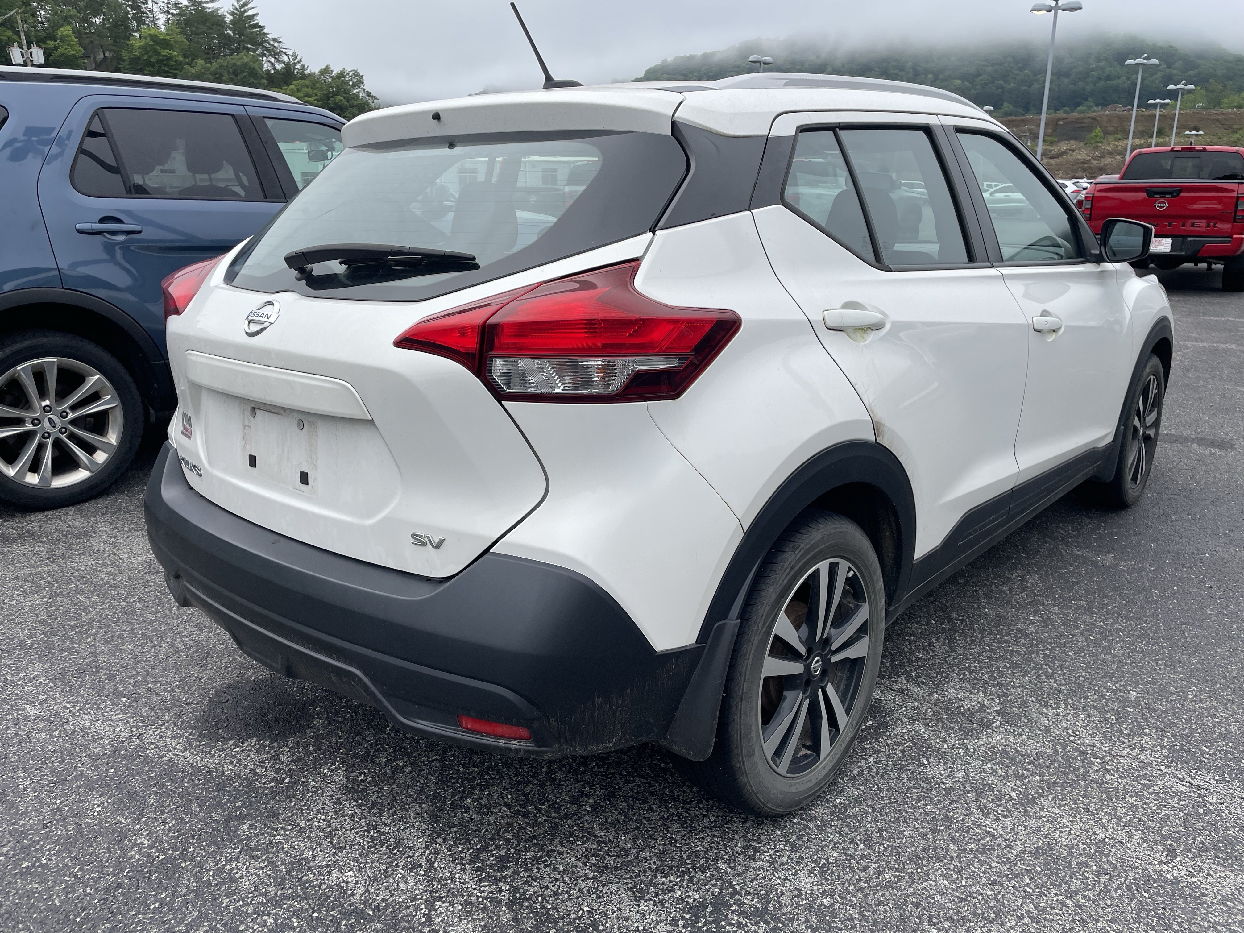 Used 2019 Nissan Kicks SV FWD image 2