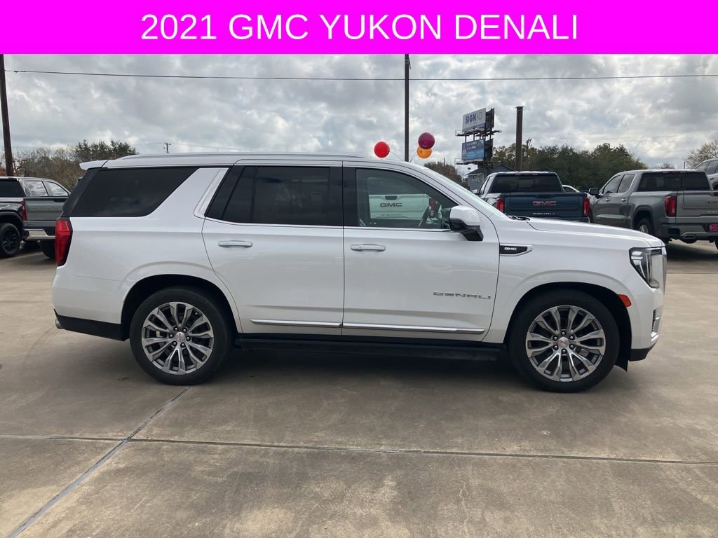 Used 2021 GMC Yukon Denali w/ Denali Premium Package image 8