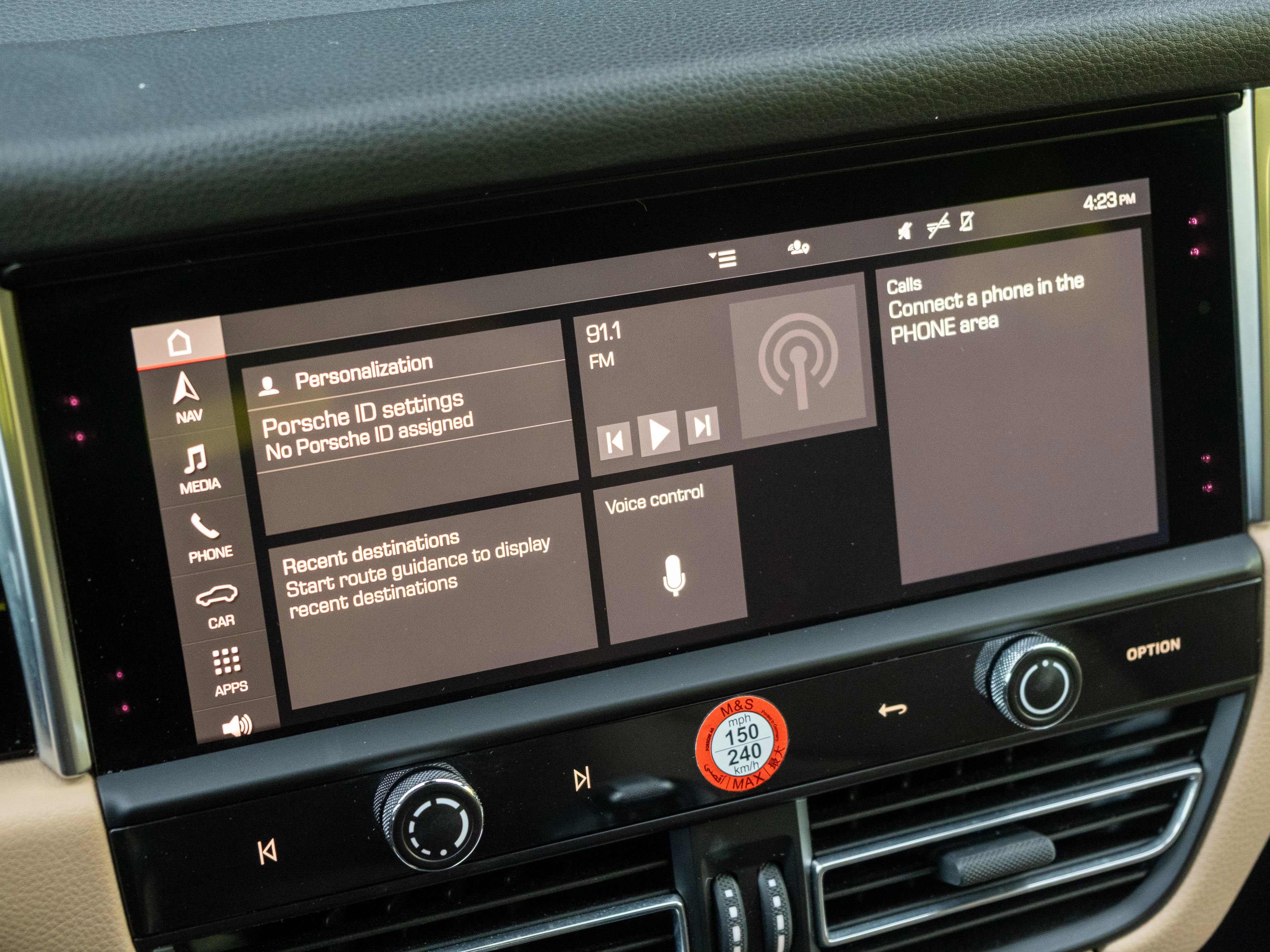 Certified 2022 Porsche Macan AWD/4WD image 28