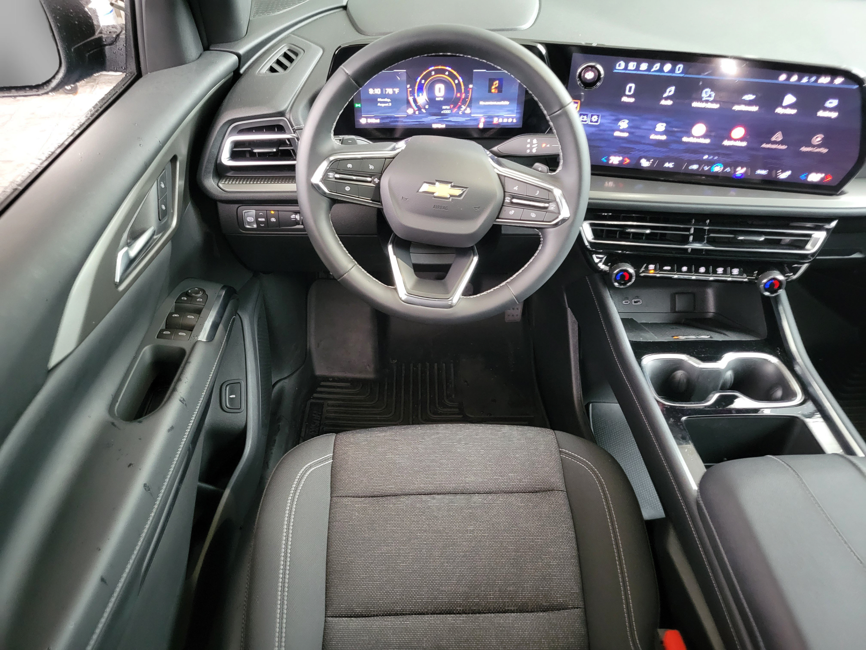 Used 2026 Chevrolet Traverse LT FWD image 8