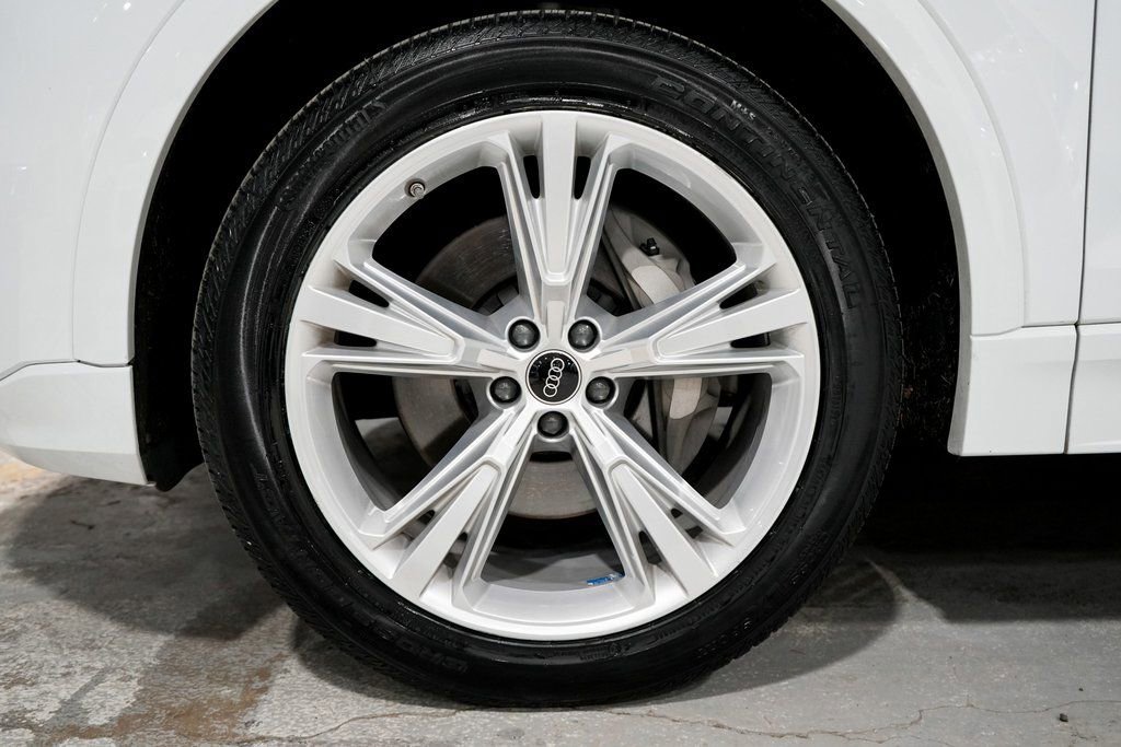 Used 2023 Audi Q8 Premium image 37