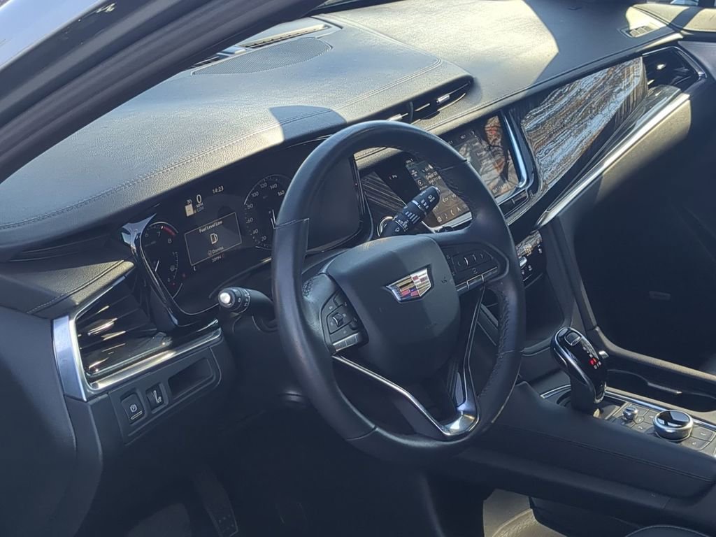 Used 2025 Cadillac XT6 Premium Luxury image 10