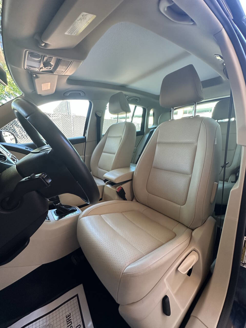 Used 2013 Volkswagen Tiguan SE image 11