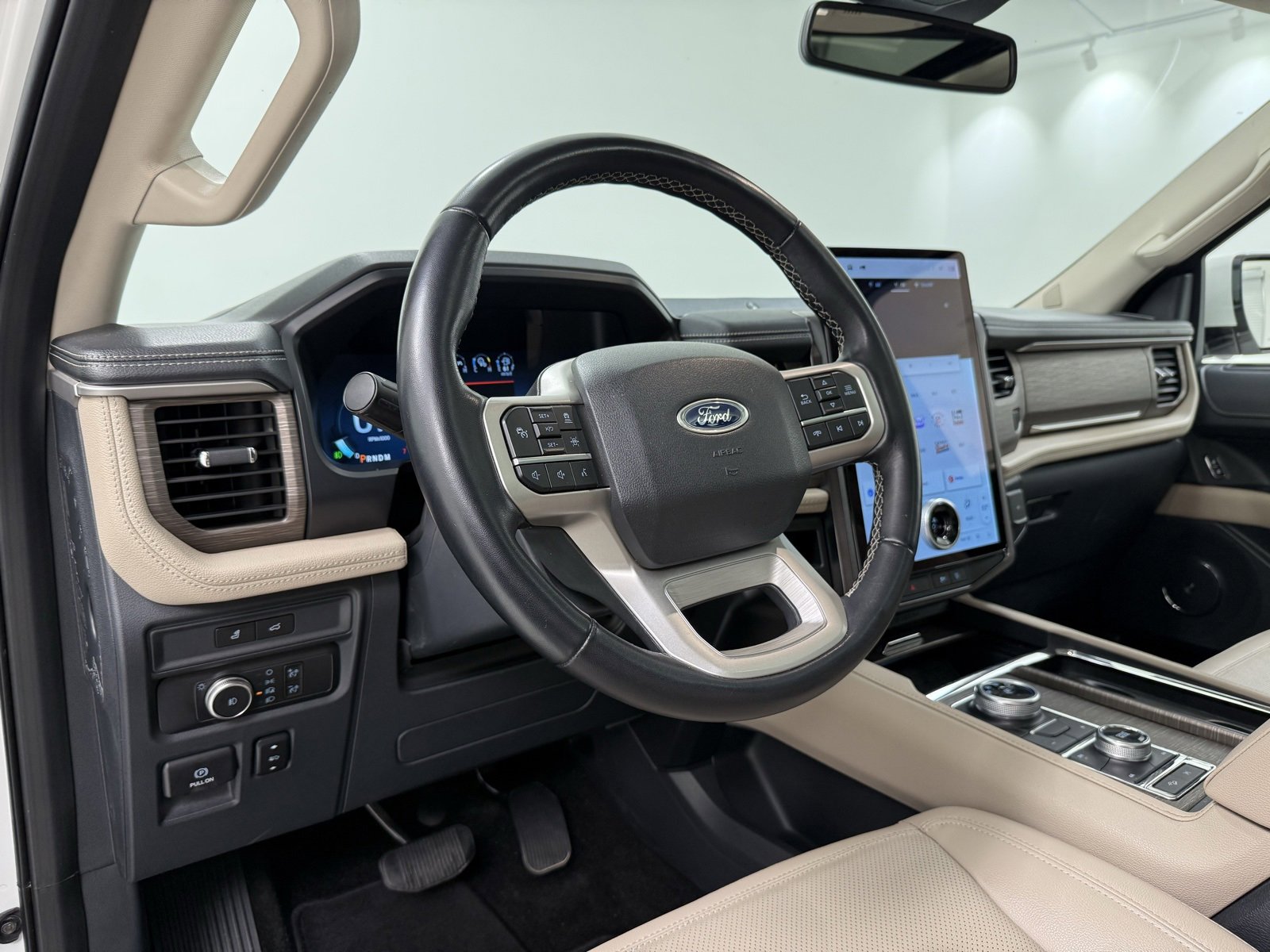 Used 2022 Ford Expedition Limited image 14