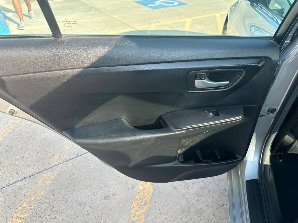 Used 2015 Toyota Camry SE FWD image 21