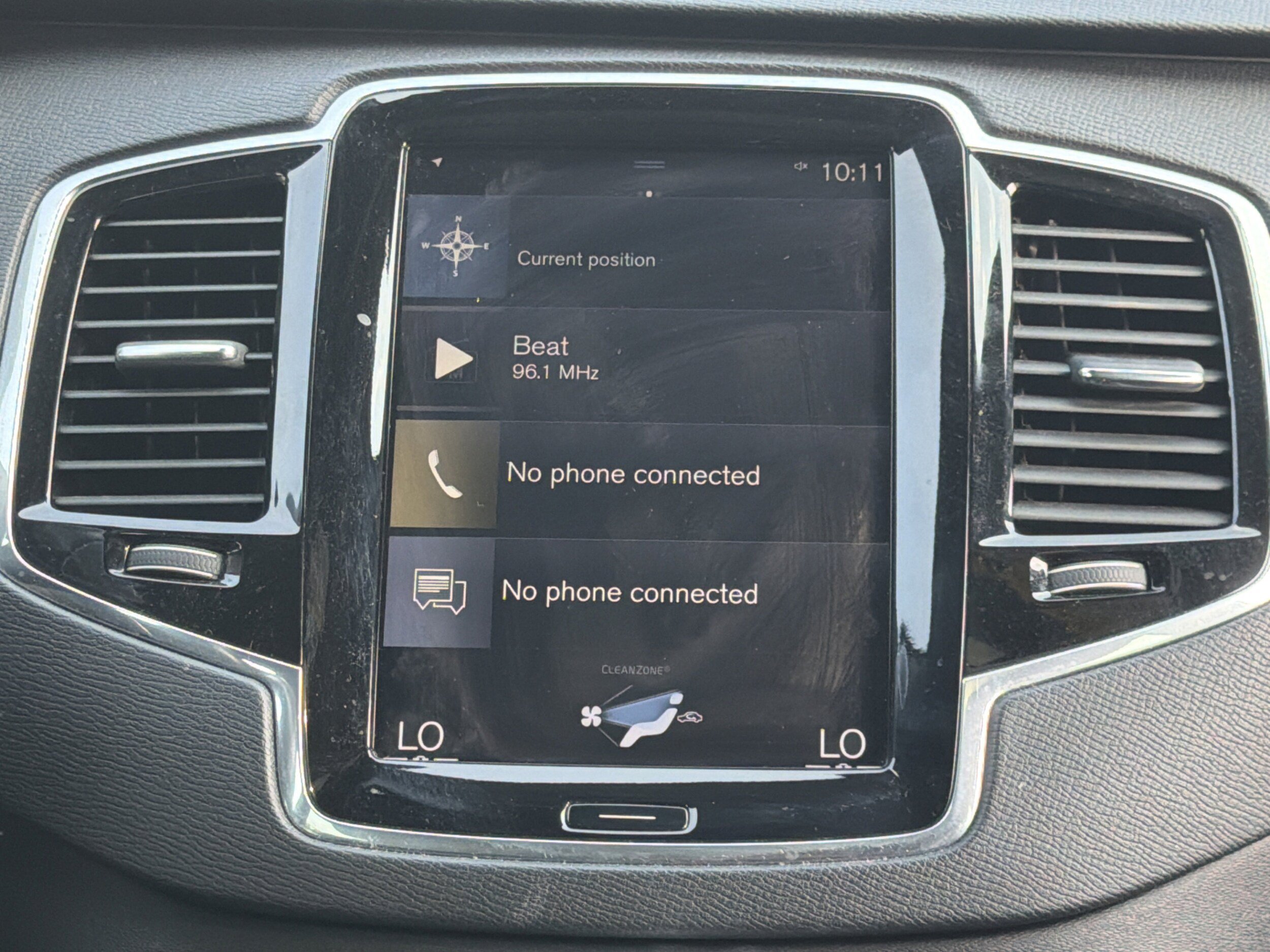 Used 2017 Volvo XC90 T5 R-Design FWD image 3