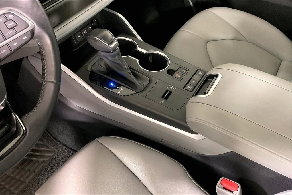 Used 2021 Toyota Highlander XLE image 17