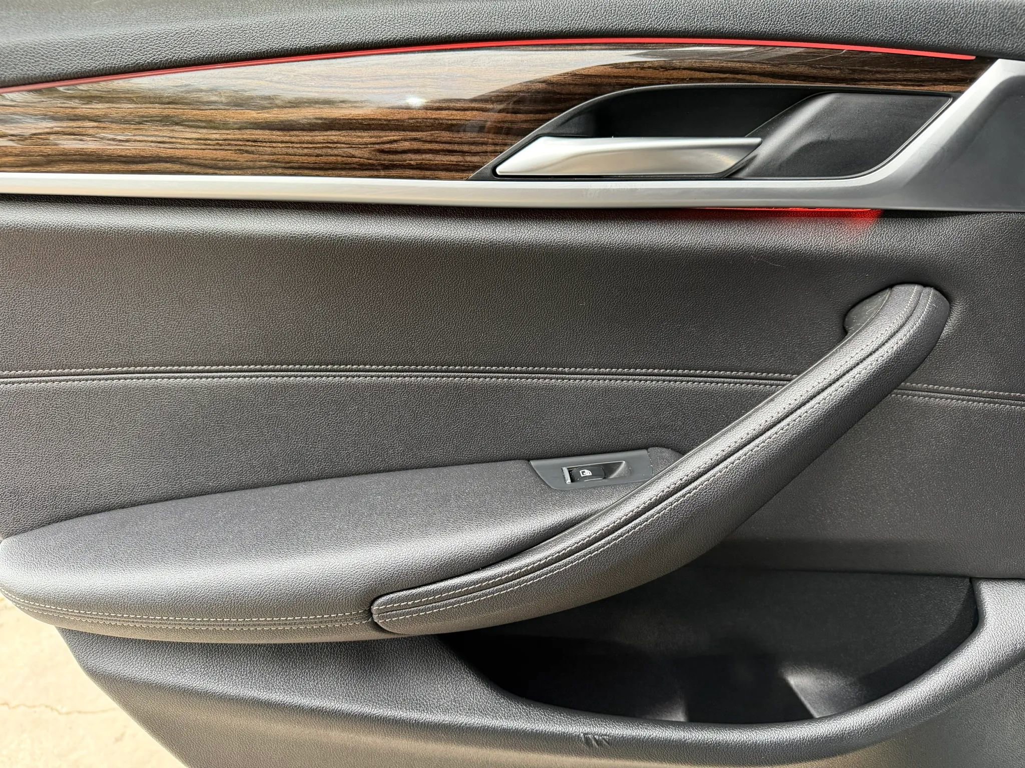 Used 2021 BMW 530i xDrive w/ Convenience Package image 11