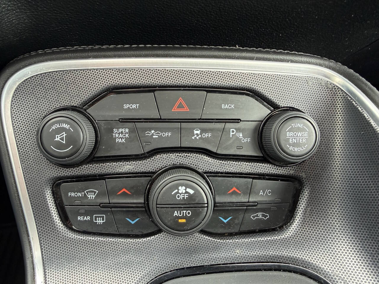 Used 2016 Dodge Challenger R/T Scat Pack w/ Leather Interior Group RWD image 22