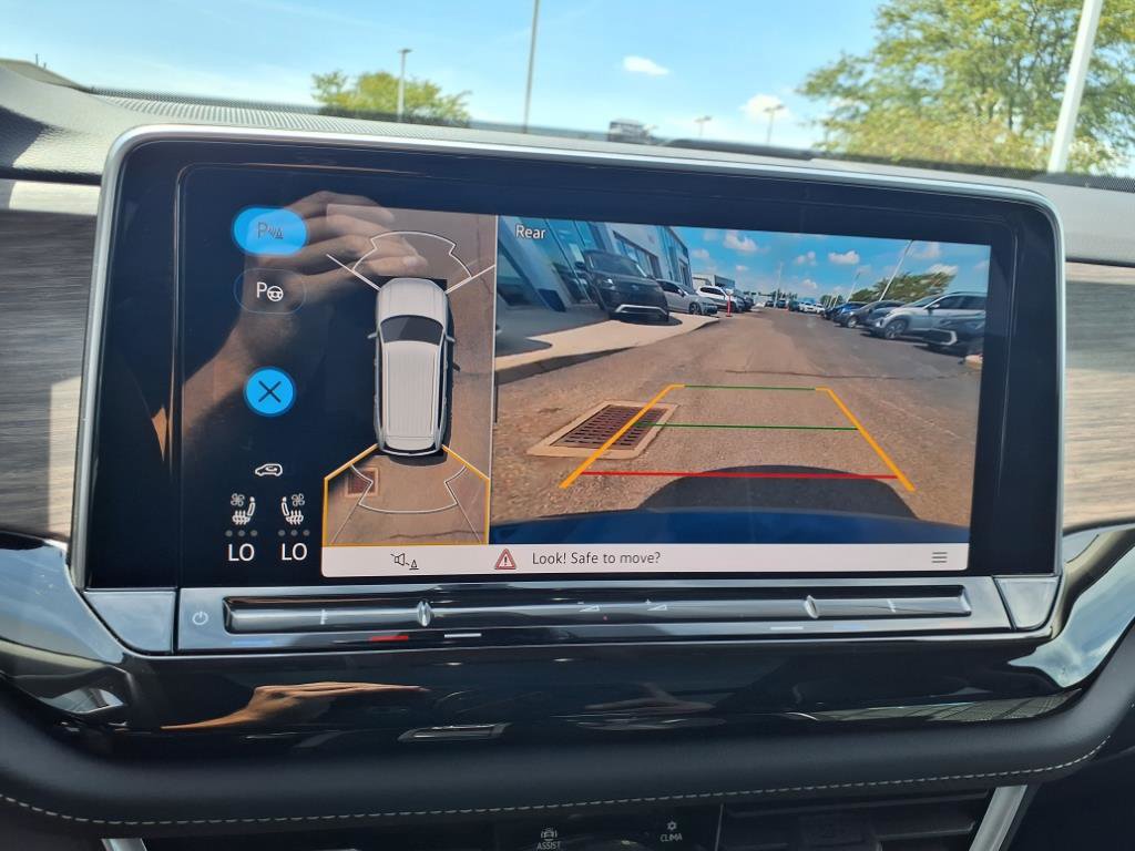 Certified 2025 Volkswagen Atlas SEL Premium R-Line image 17