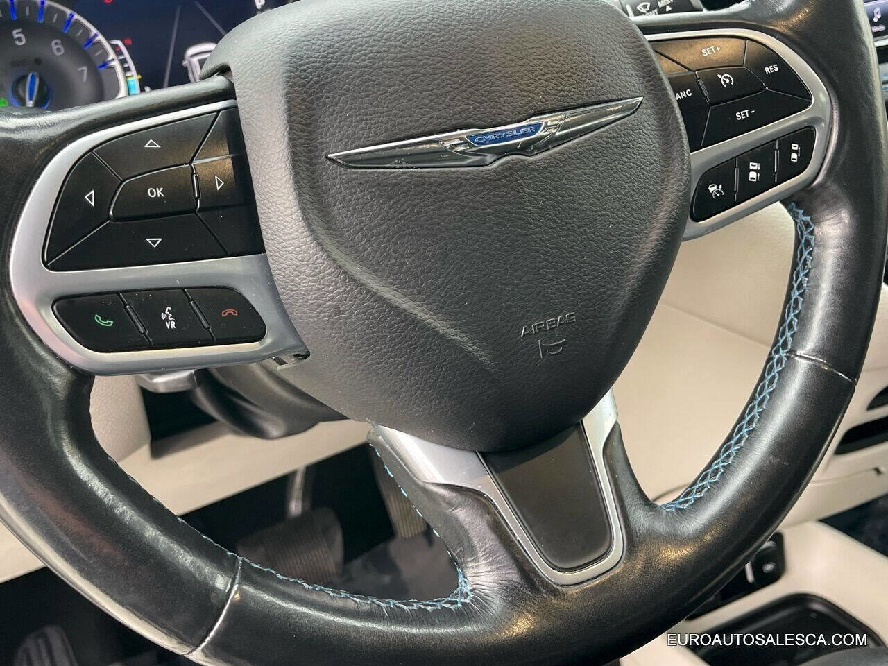 Used 2021 Chrysler Pacifica Touring-L image 46