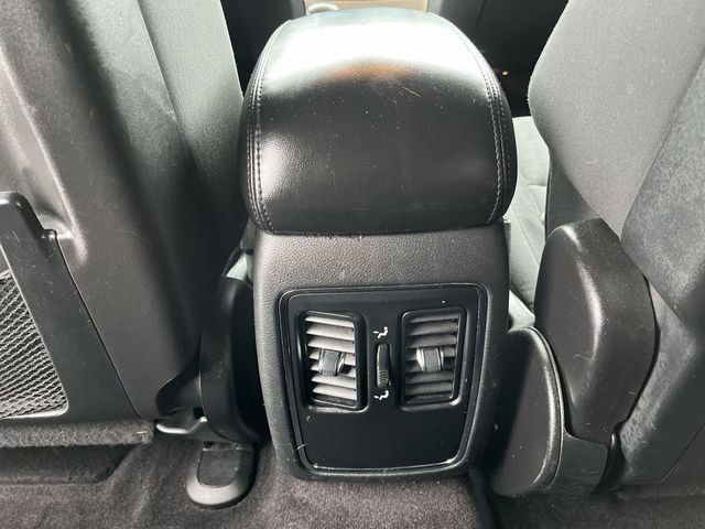 Used 2016 Jeep Grand Cherokee Laredo image 24