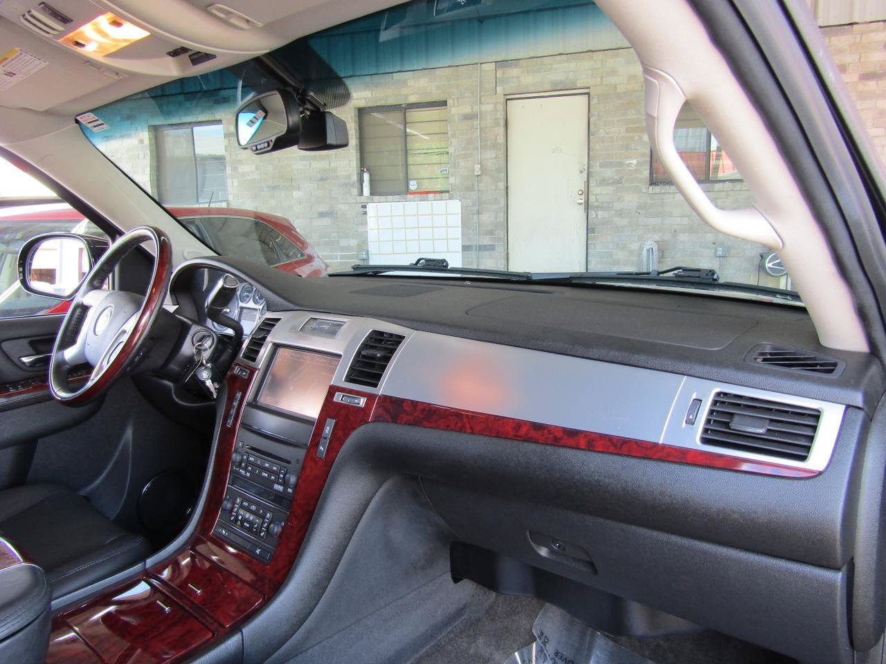 Used 2013 Cadillac Escalade Premium AWD/4WD image 12