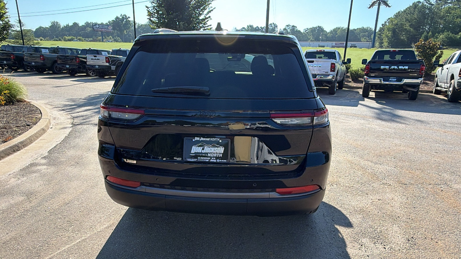 New 2026 Jeep Grand Cherokee Limited w/ Limited Altitude Package AWD/4WD image 9