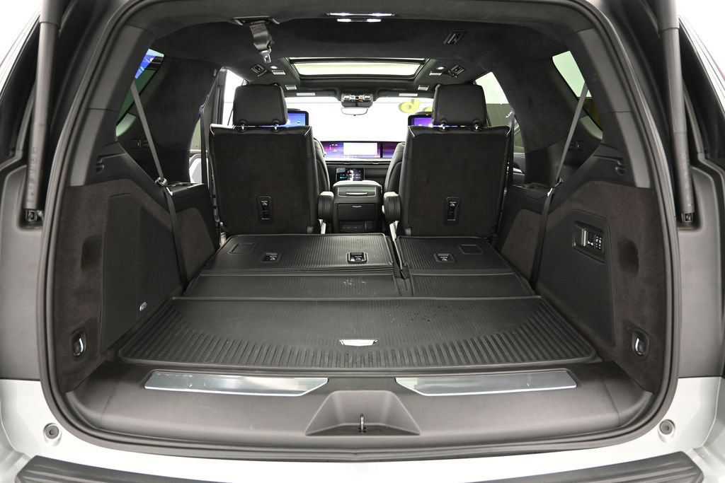 Used 2026 Cadillac Escalade Platinum Sport w/ LPO, ONYX Package AWD/4WD image 40