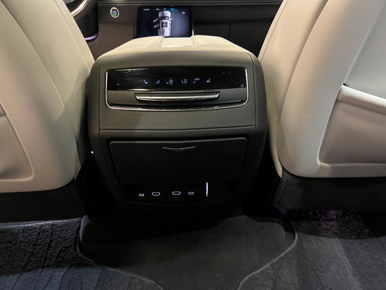 Used 2025 Cadillac Escalade ESV Sport Platinum AWD/4WD image 34