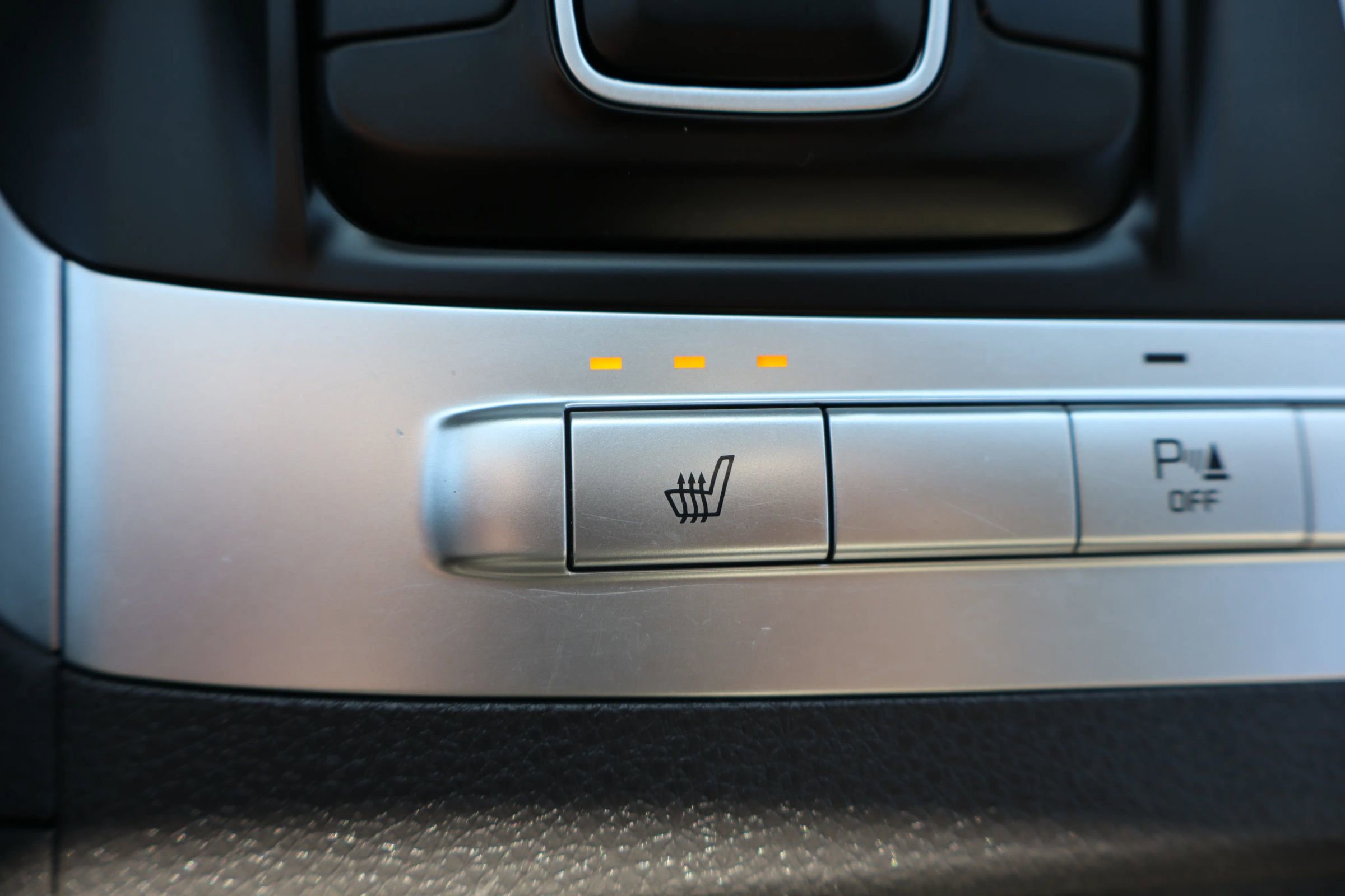 Used 2024 Kia Carnival LX image 28